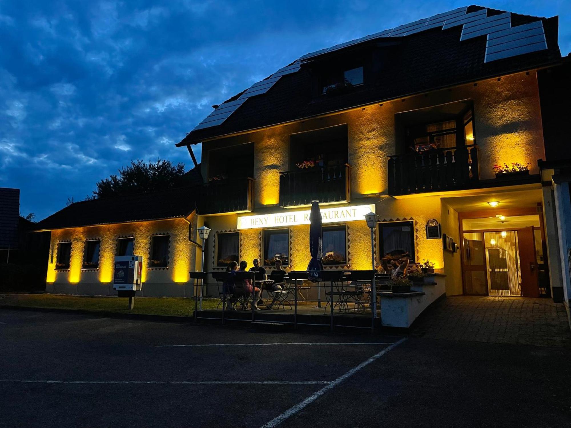 Hertingen Beny Hotel Restaurant מראה חיצוני תמונה